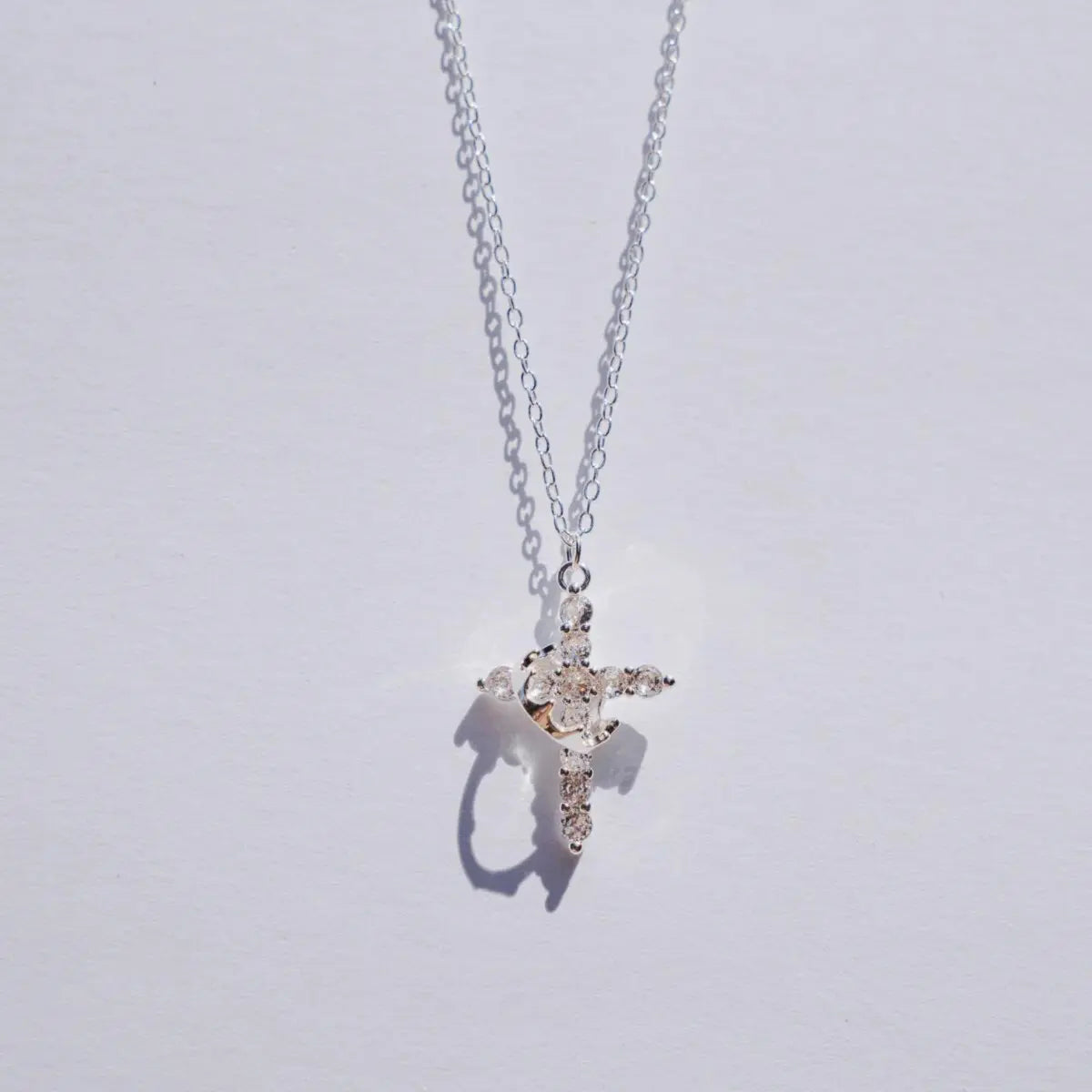 COLLAR CRUZ Y CORONA