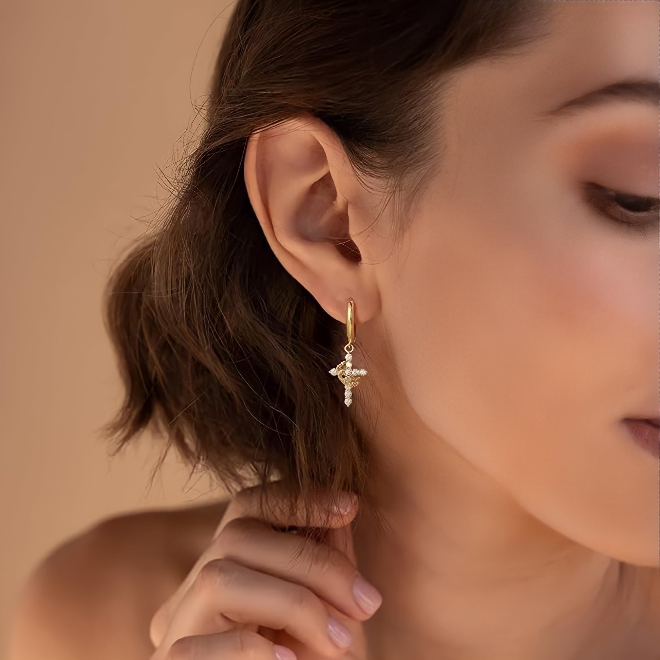 PENDIENTES CRUZ Y CORONA