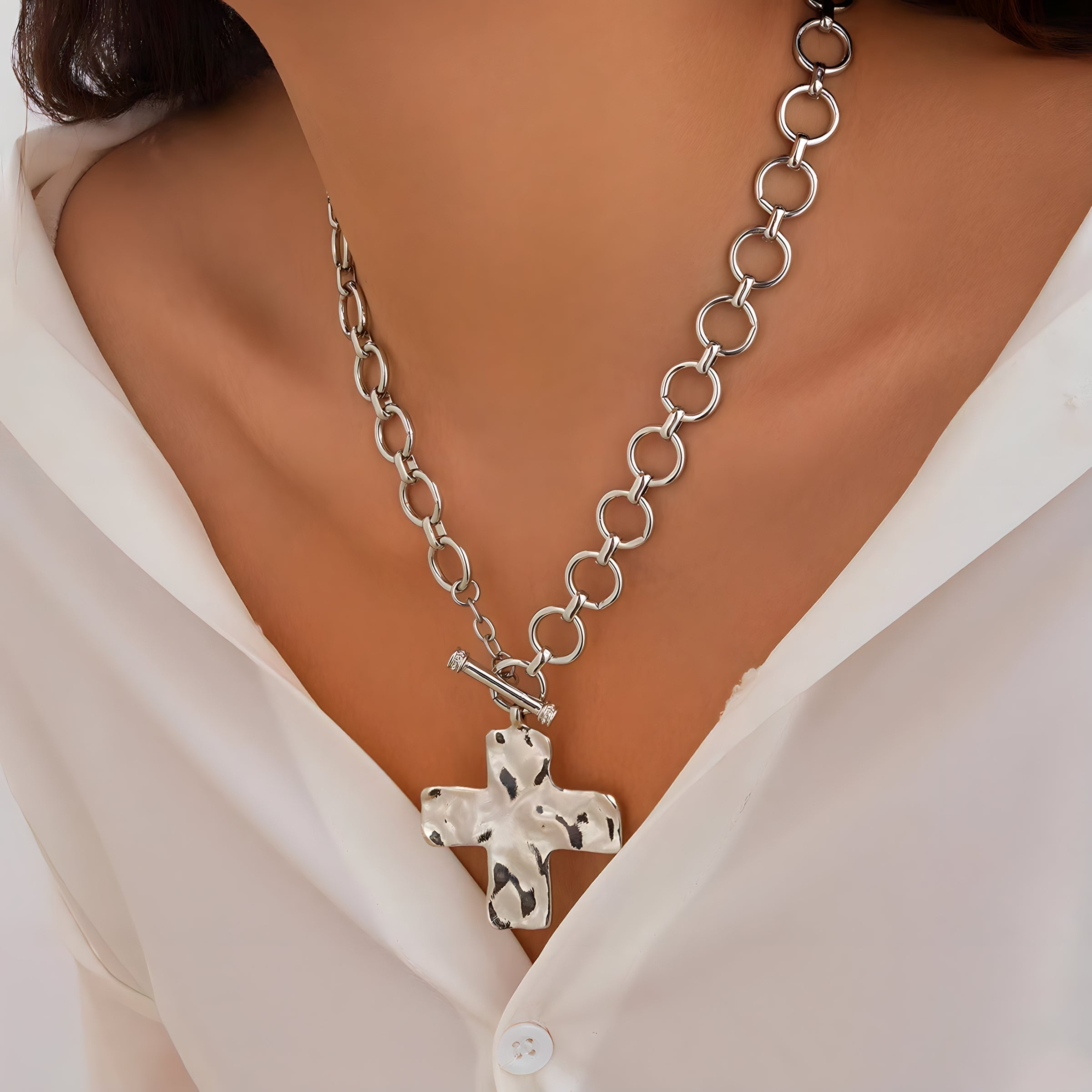 COLLAR DE CRUZ GRUESA